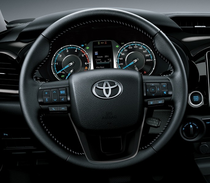Exploring the Interior Features of the Toyota Hilux 2024