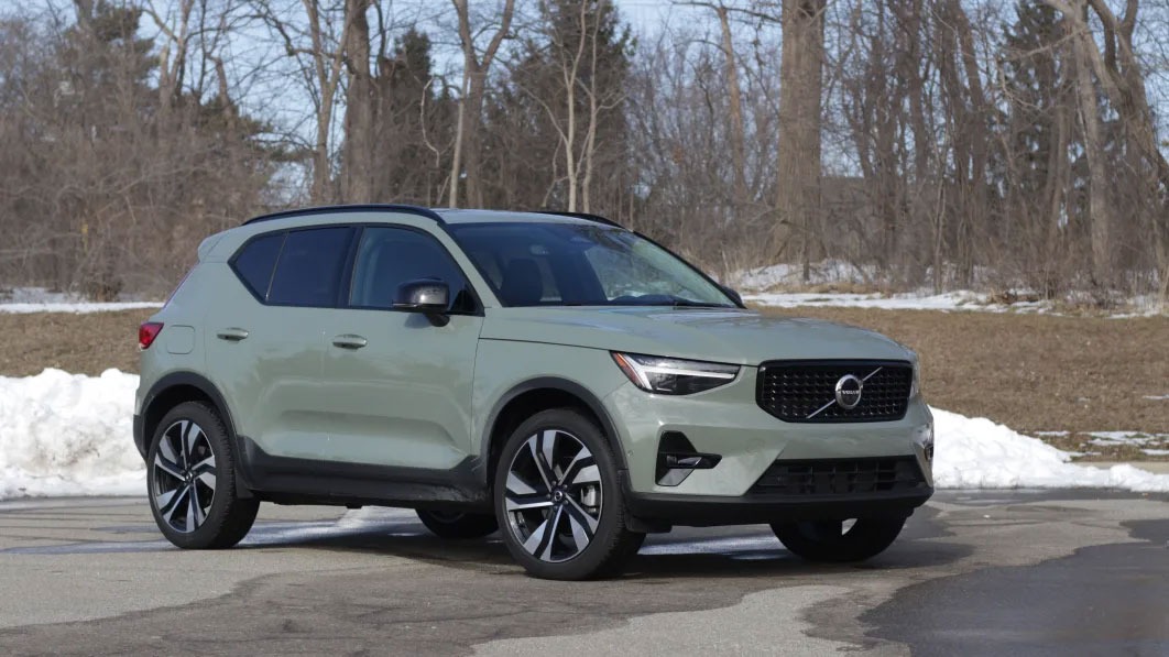 Review of the 2024 Volvo XC40 A Perfect Blend of Style and Performance