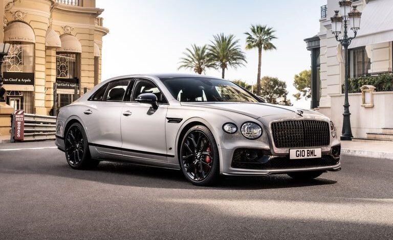 The 2024 Bentley Flying Spur: A Luxurious and Powerful Driving Experience