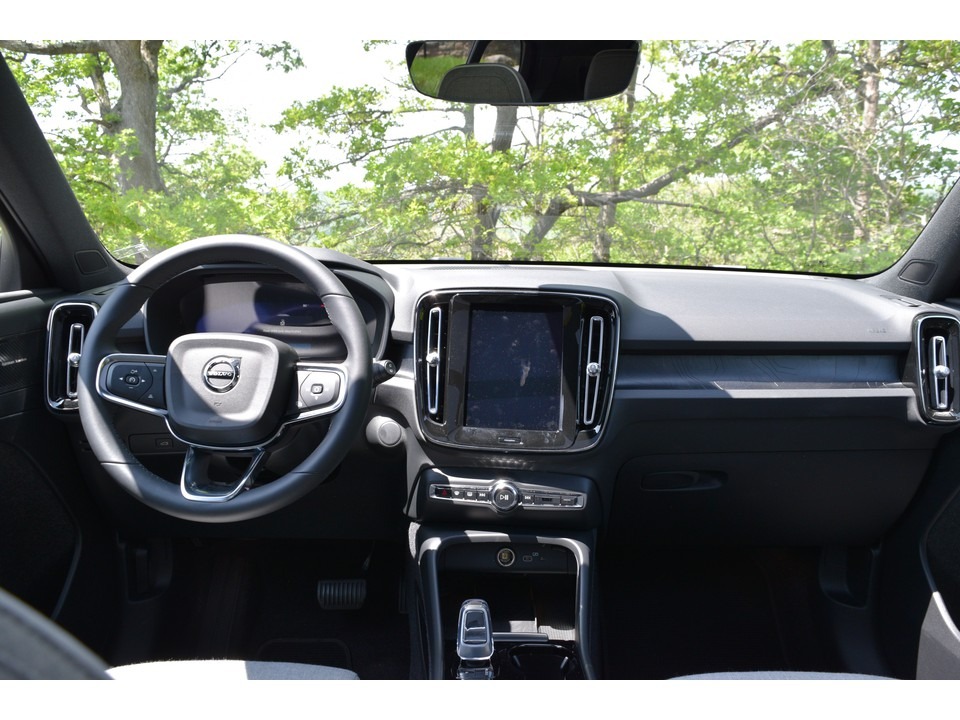A Detailed Review of the 2024 Volvo XC40 Interior Luxurious Design and