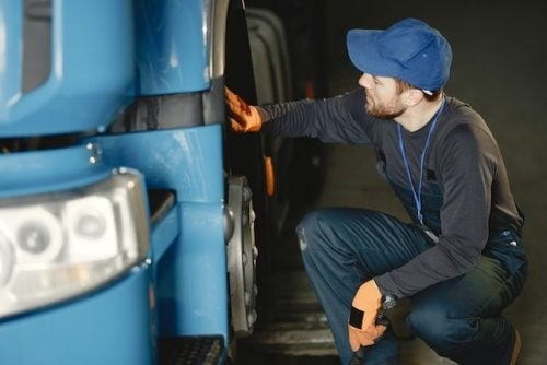 truck maintenance 500x334 1